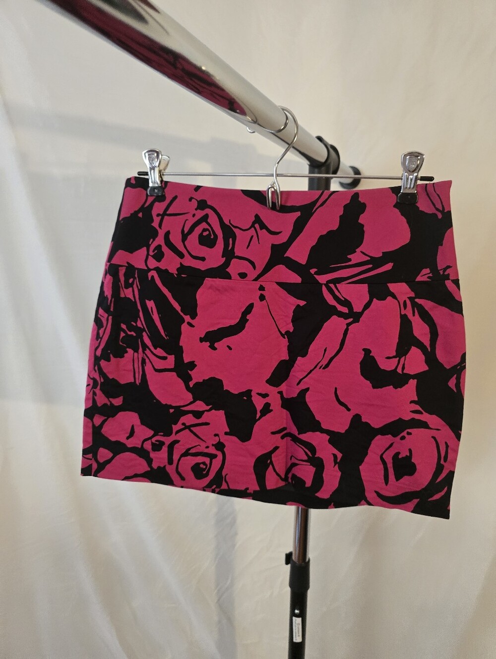 Express Black & Hot Pink Rose Print Mini Skirt